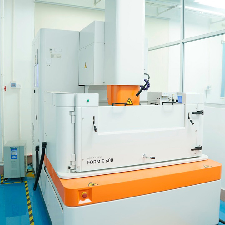 मोल्डिंग_ग्रुप_चौदह